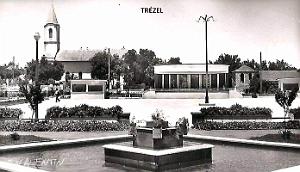 Trezel - La Place et l'Eglise